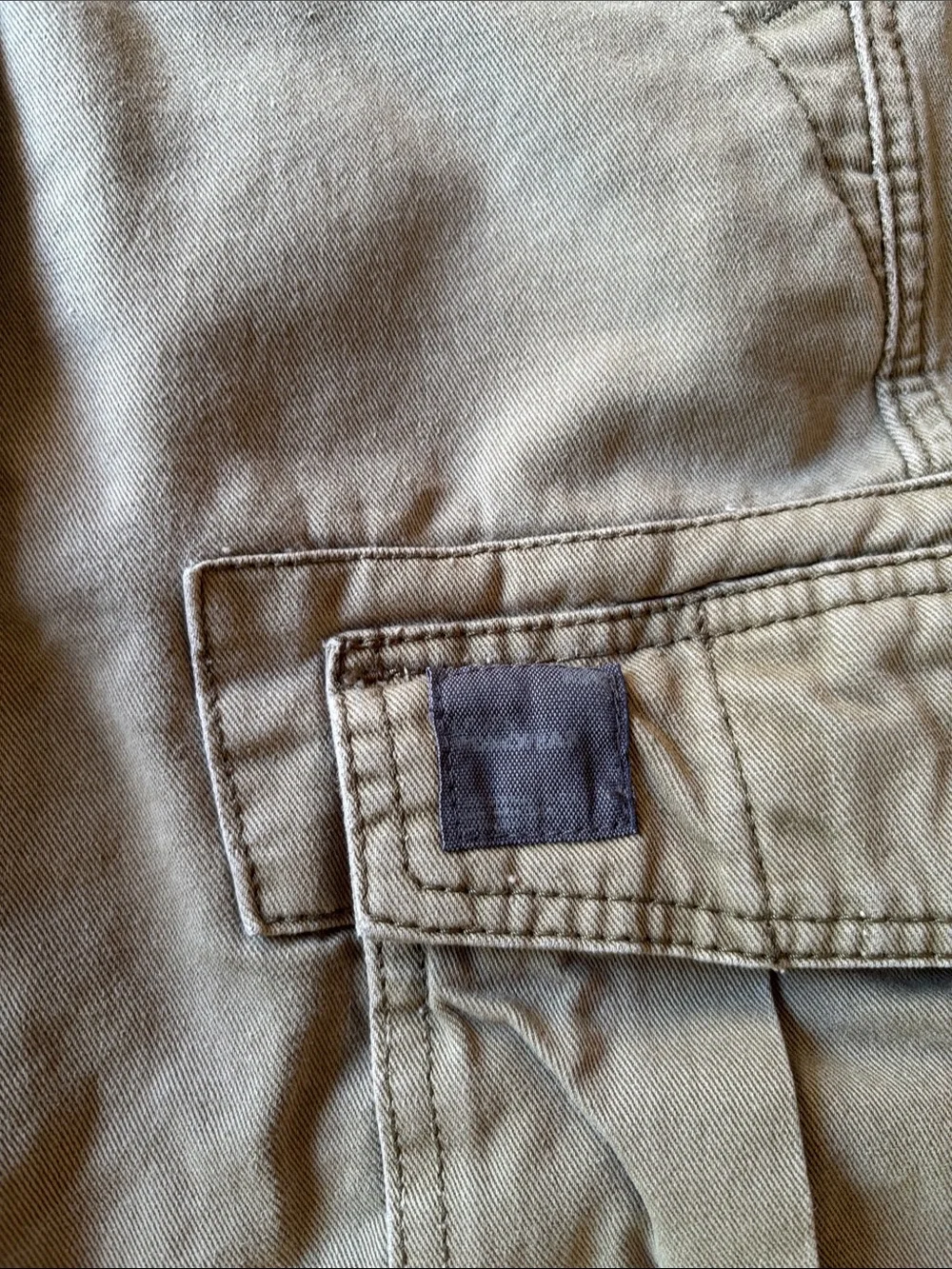 Levi’s Men's Cargo Shorts in Olive Green Size 33
